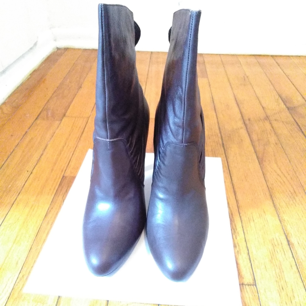 *NEW* G BY GUESS BROWN LEATHER BOOTS, SZ 10